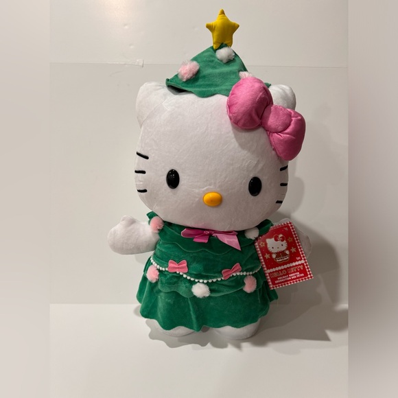 Hello Kitty Greeter As Christmas Tree - Picture 2 of 5